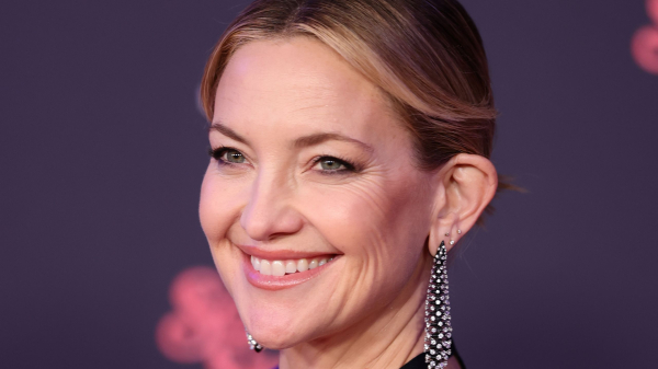 Kate Hudson’s Navy Blue Aura Nails are Such a Good Vibe—See the Photos